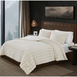 FRYE Queen Faux Fur Bubble Blanket Comforter Cream Plush Bedding 90x98 Reversibl